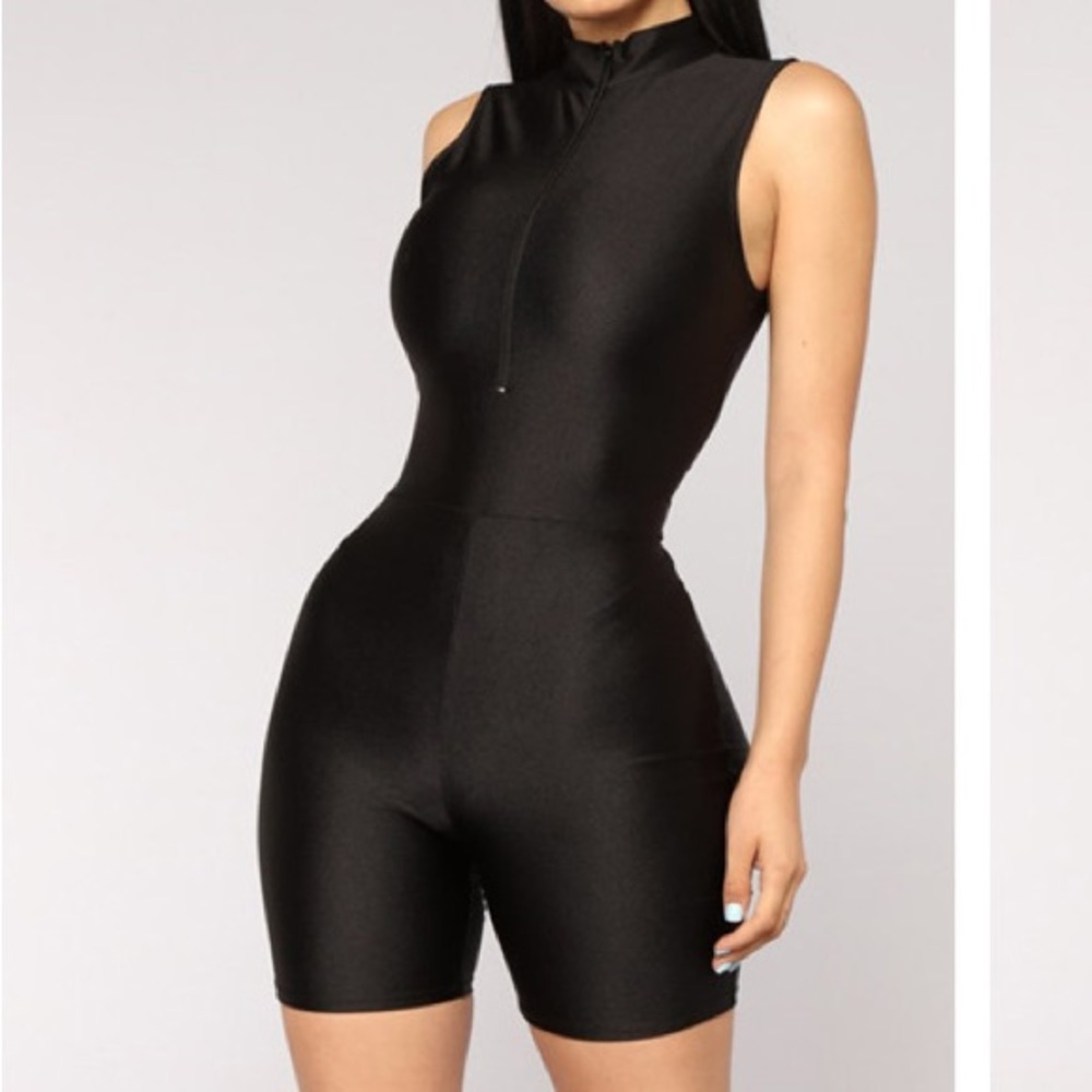 Round Neck Zipper Sleeveless Fitness Jumpsuit Shorts - Black